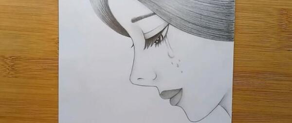 عکس نقاشی دختر غمگین در آینه شکسته