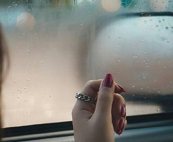 عکس باران روی شیشه ماشین در شب