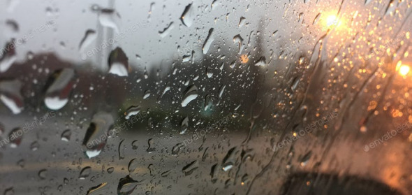 عکس باران روی شیشه ماشین در شب