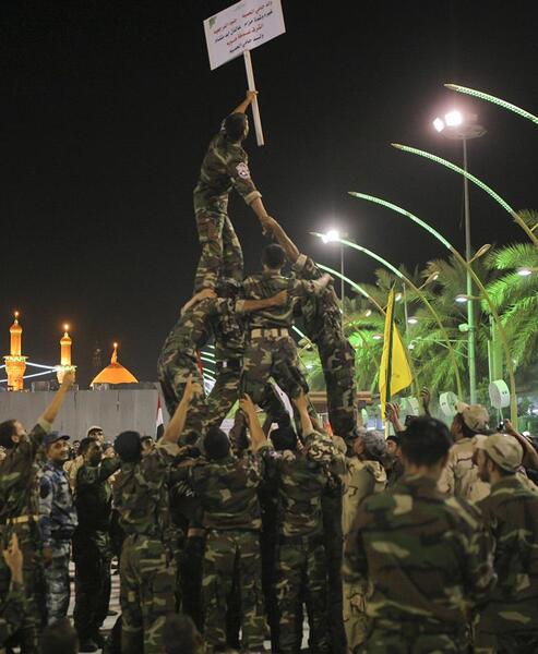 عکس سردار سلیمانی در بین الحرمین