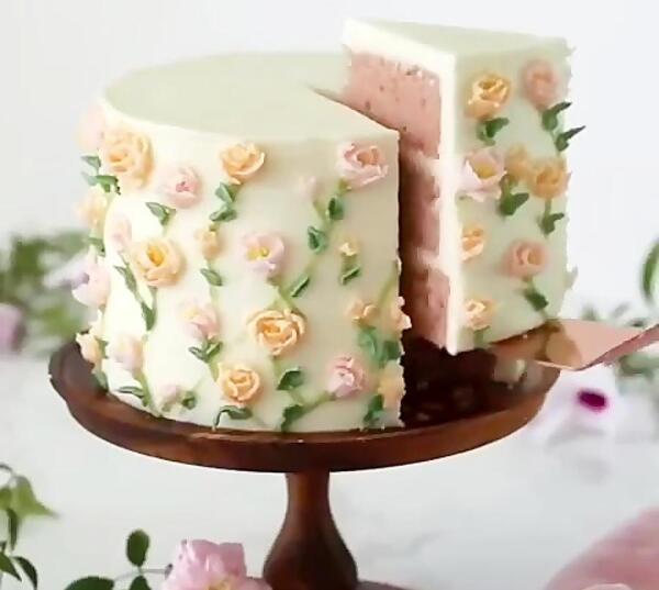 طرز انداختن عکس روی کیک تولد