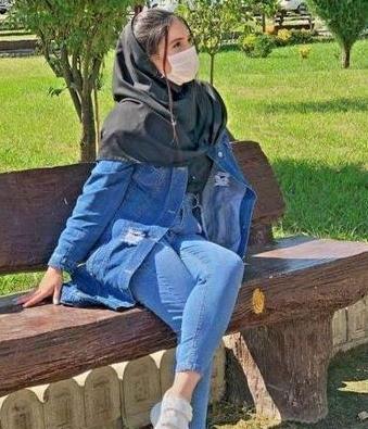 عکس دختر فیک در پارک