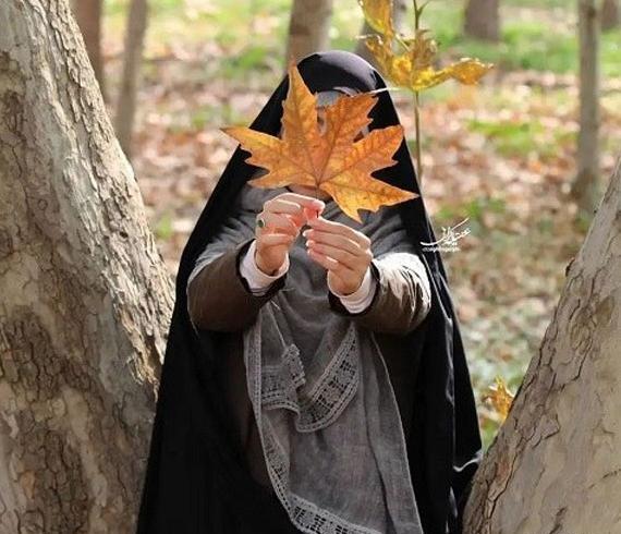 عکس دختر چادری در پاییز برای پروفایل