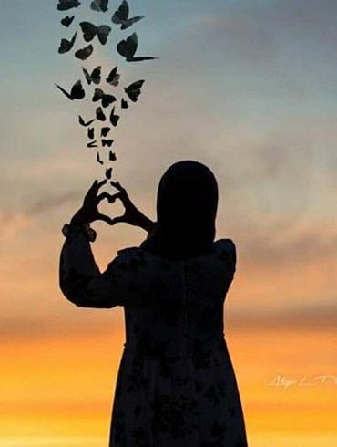 عکس دختر حجابی جلوی آینه