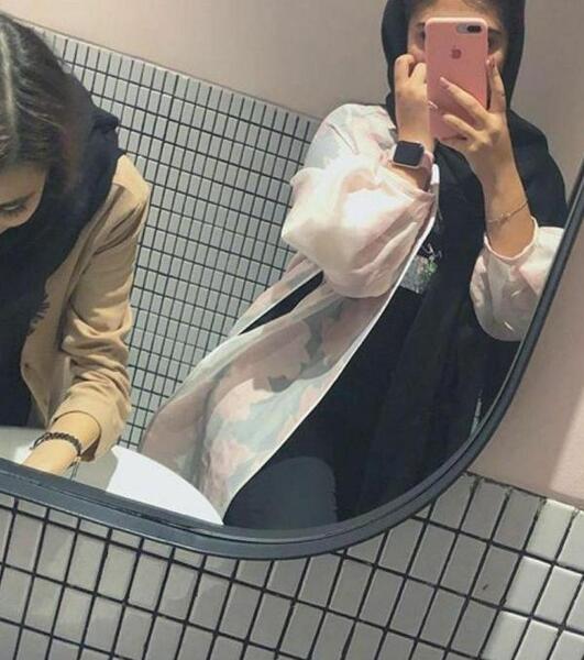 عکس دختر حجابی جلوی آینه