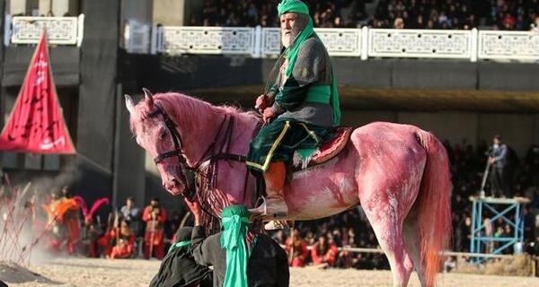 عکس اسب تک شاخ در آسمان کربلا