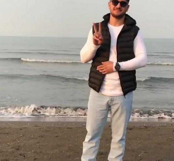 ژست عکس کنار استخر مردانه
