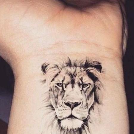 عکس تاتو روی دست گرگ