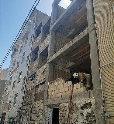 عکس ساختمان نیمه کاره