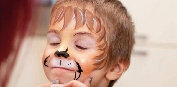 عکس نقاشی ساده روی صورت