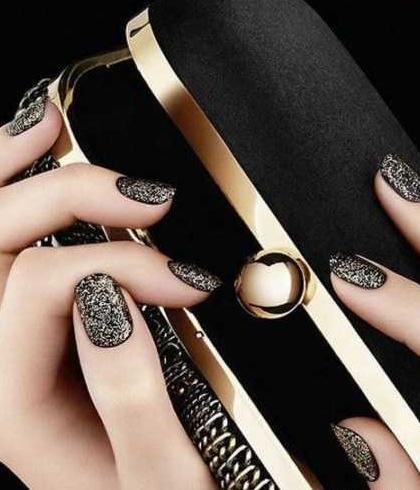 عکس کاشت ناخن طلایی