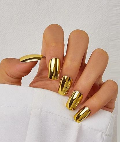 عکس کاشت ناخن طلایی