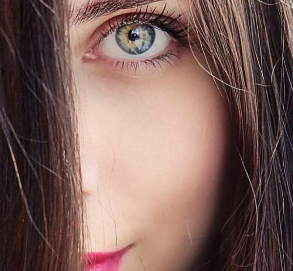 عکس چشم رنگی دختر