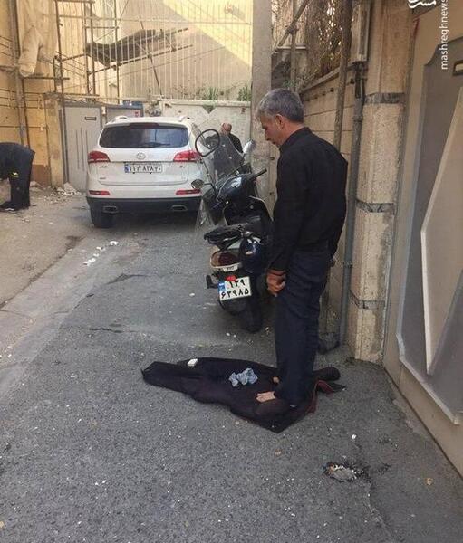 عکس حاج قاسم سلیمانی در حال نماز خواندن