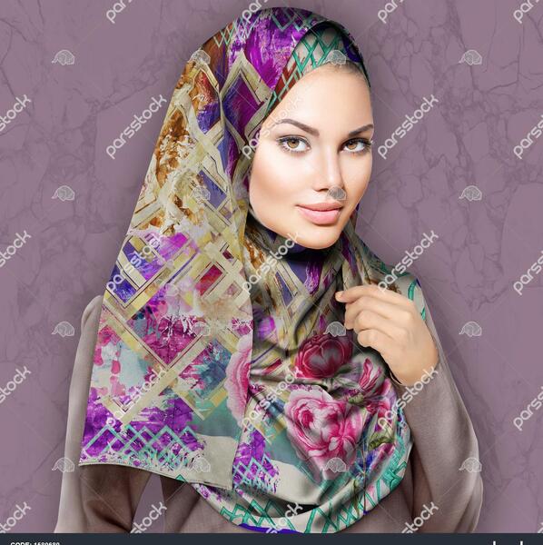 عکس روسری گلدار صورتی