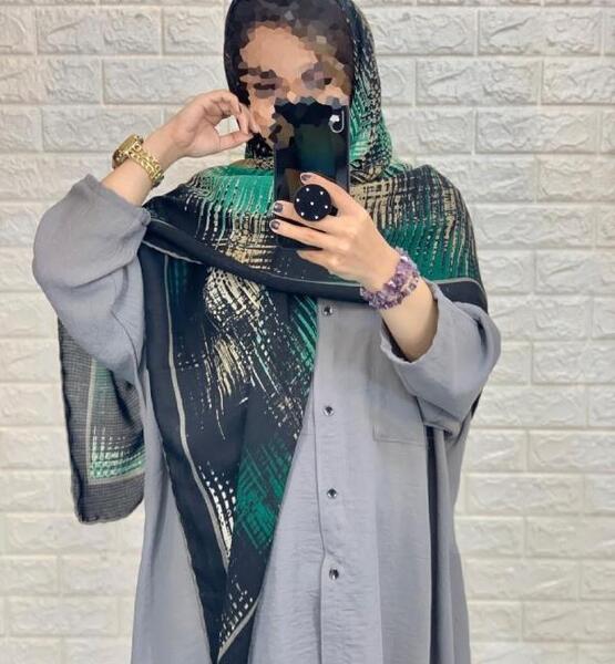 عکس روسری گلدار صورتی