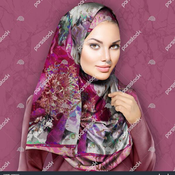 عکس روسری گلدار صورتی