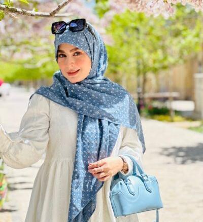 عکس روسری گلدار صورتی