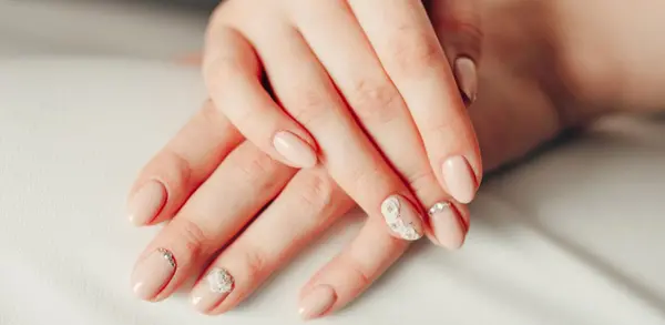 عکس طرح ناخن کوتاه شیک