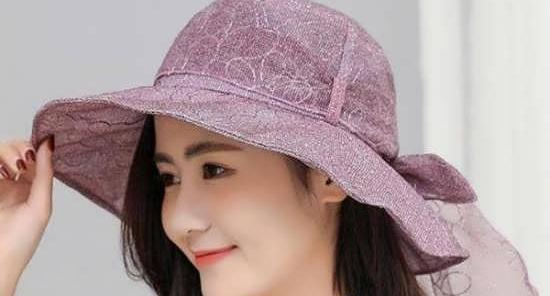 ژست عکس گرفتن دخترانه با کلاه