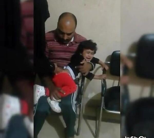 عکس بچه آمپول میزنه