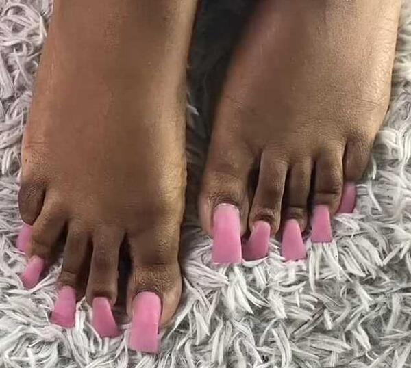 عکس کاشت ناخن پا بلند