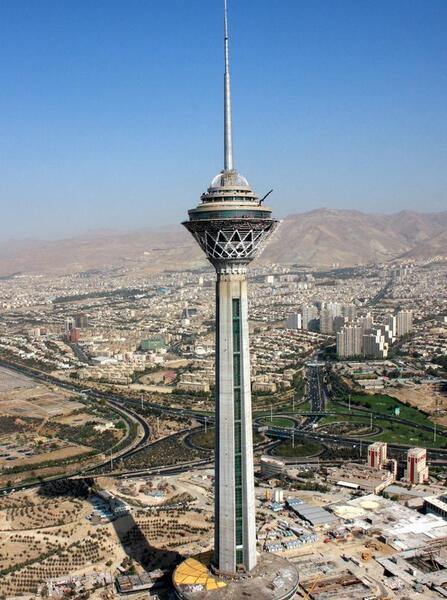 عکس برج میلاد از نزدیک