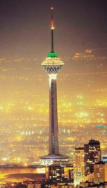 عکس برج میلاد از نزدیک