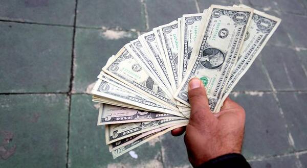عکس دلار تو دست