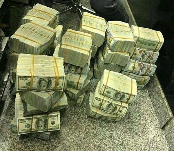 عکس دلار تو دست