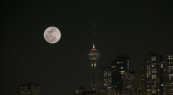 عکس برج میلاد از دور