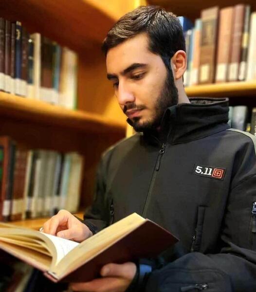 عکس شهید آرمان علی وردی در کربلا