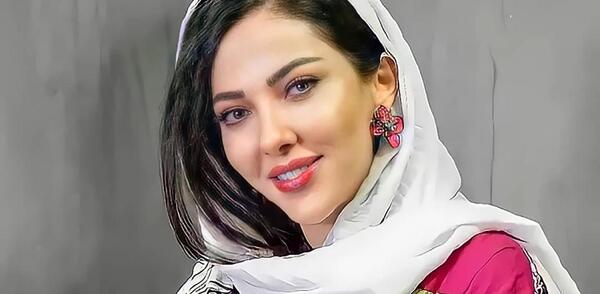 عکس لیلا اوتادی با موتور