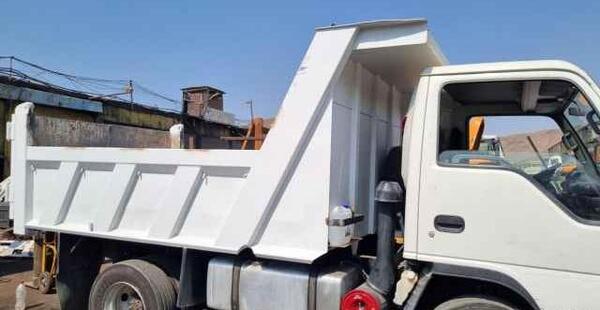عکس نیسان کمپرسی نخاله
