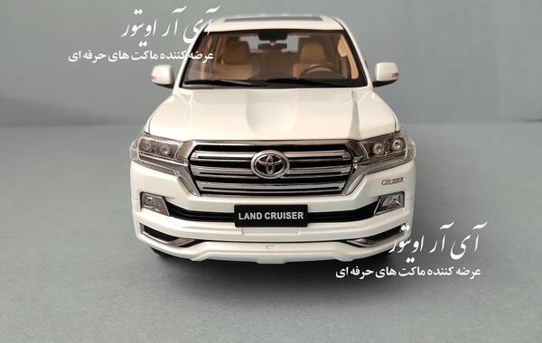 عکس جیپ تویوتا لندکروز