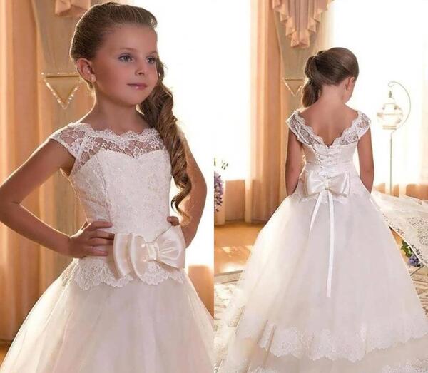 ژست عکس کودک با لباس عروس