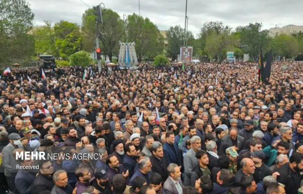 عکس مراسم تشییع شهدای حادثه سقوط بالگرد رئیس جمهور