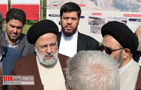 عکس بادیگارد رئیسی که داخل هلیکوپتر بود
