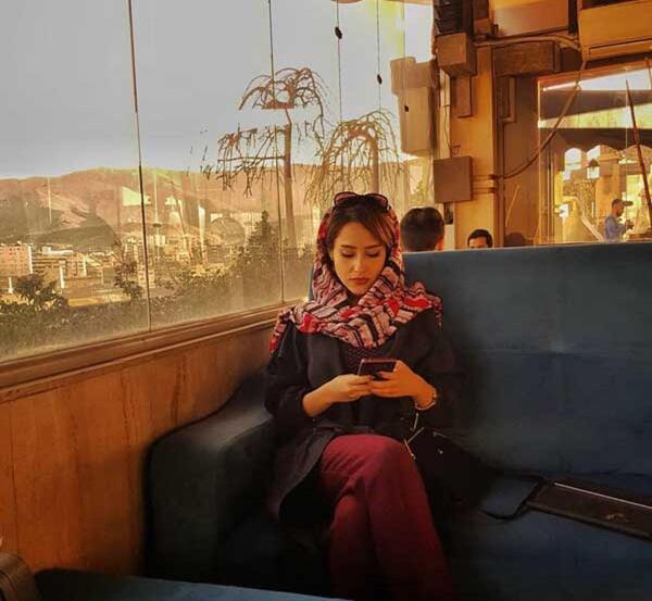 عکس عاطفه در نیسان آبی