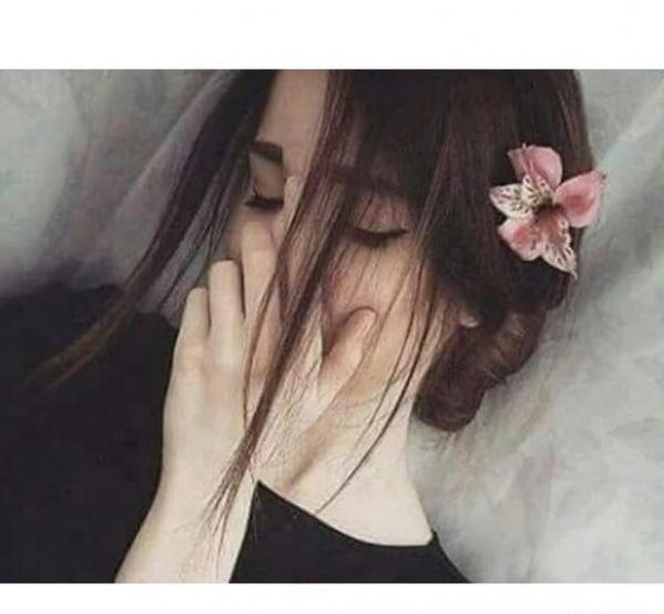 فیک خاص عکس دختر با گل برای پروفایل