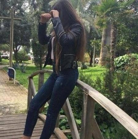 فیک خاص عکس دختر با گل برای پروفایل