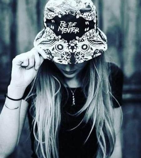 عکس پروفایل دخترونه لاتی خفن با متن
