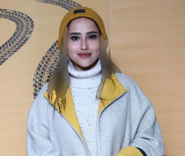 عکس عاطفه در نیسان آبی ۲
