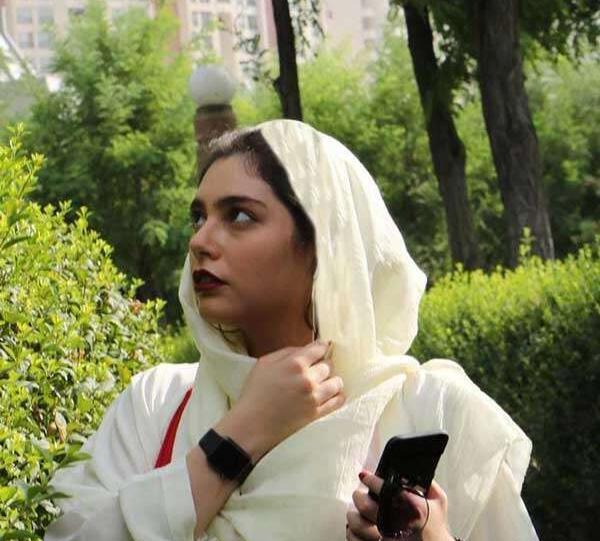 عکس عاطفه در نیسان آبی ۲
