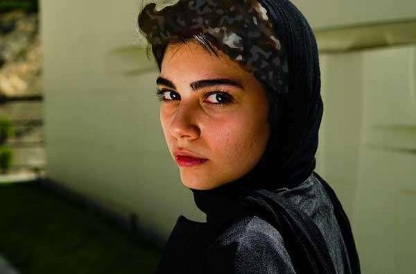 عکس عاطفه در نیسان آبی ۲