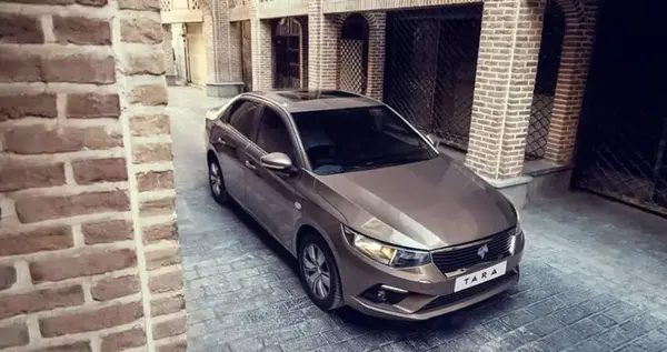 عکس و مشخصات تویوتا کمری