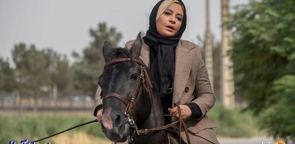 عکس نیسان آبی در فیلم نیسان آبی