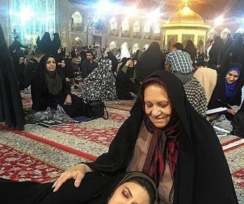 عکس جلوی حرم امام رضا