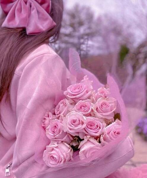 عکس دختر با گل برای پروفایل واتساپ