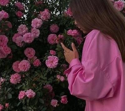 عکس گل برای پروفایل در دست دختر